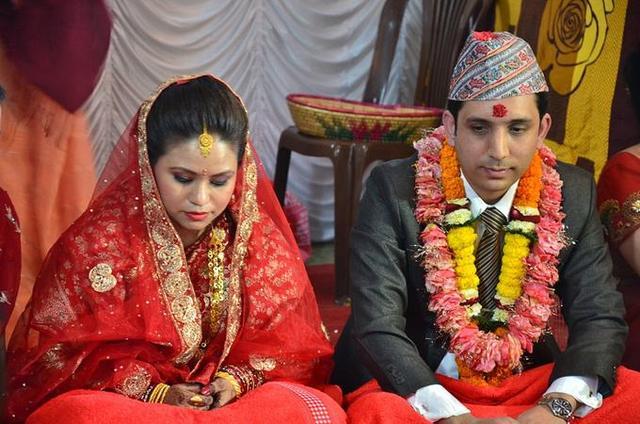 尼泊尔"一妻多夫"传统:兄弟两人同娶一个老婆,妻子有