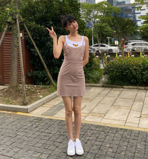 孙怡晒全身照,无美颜镜头下尽显好身材,凸起的肚子却太抢镜了!