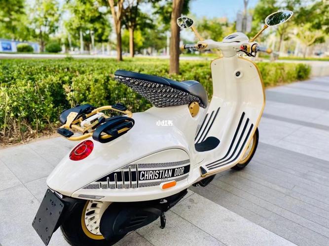 diro合作款vespa实拍_迪奥怎么样_汽车_摩托车