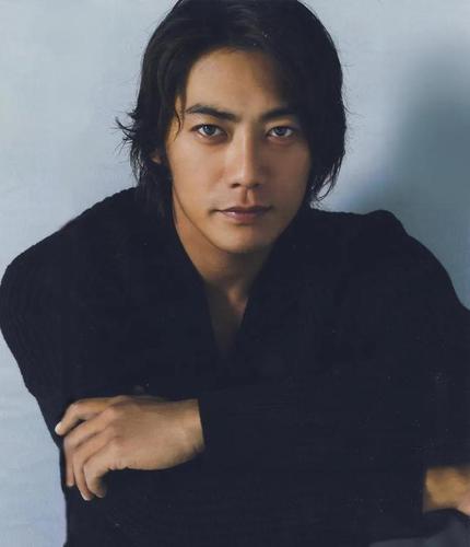 盘点日本8位"狗狗脸"的男明星,看完你变颜狗了吗?