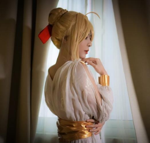 睡衣尼禄cosplay,温婉知性,文艺范小姐姐