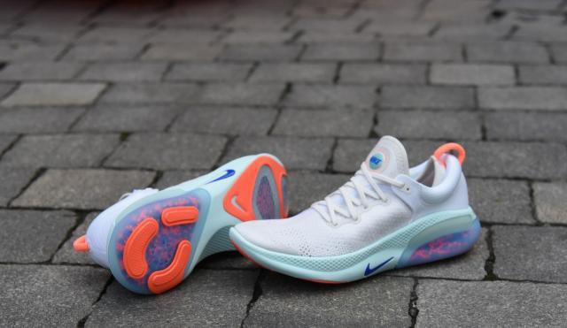 与 nike 其他静态泡棉缓震系统不同,nike joyride 革新采用动态缓震