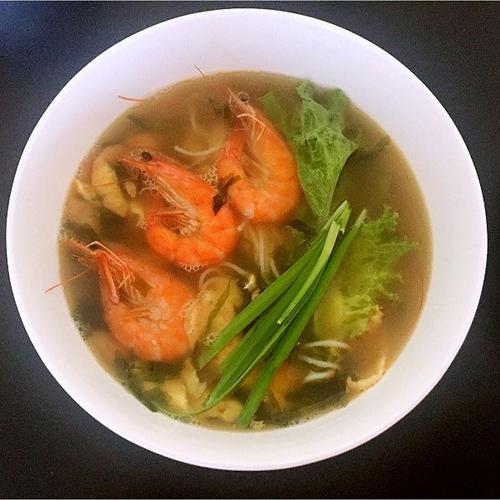 紫菜鸡蛋鲜虾面