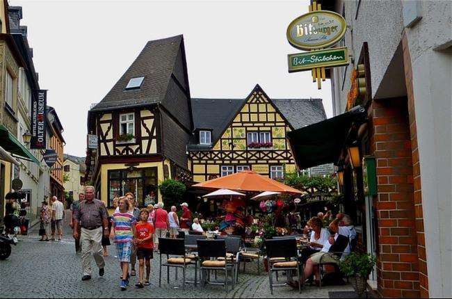 德国美女从小在中国长大成年后回国嫌弃德国落后外公被气笑了