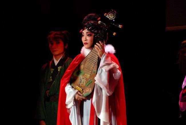 "川剧皇后"沈铁梅保护传统戏曲还须借助年轻人