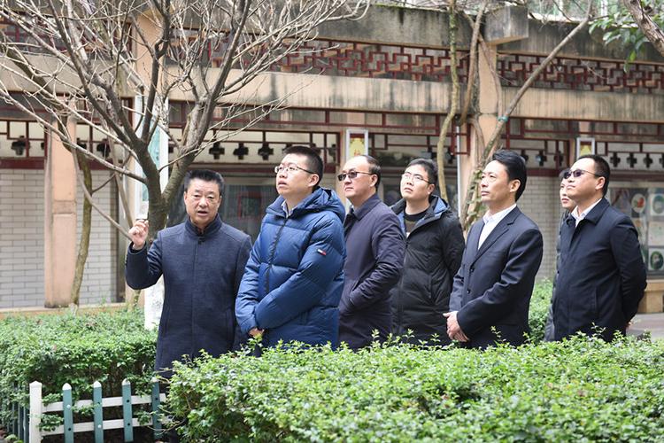 寄语奋进强品牌 ——县委副书记,县政府代理县长刘今朝调研青神县学道