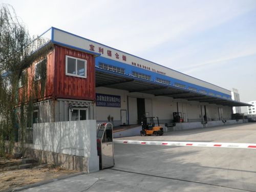 仓库大门