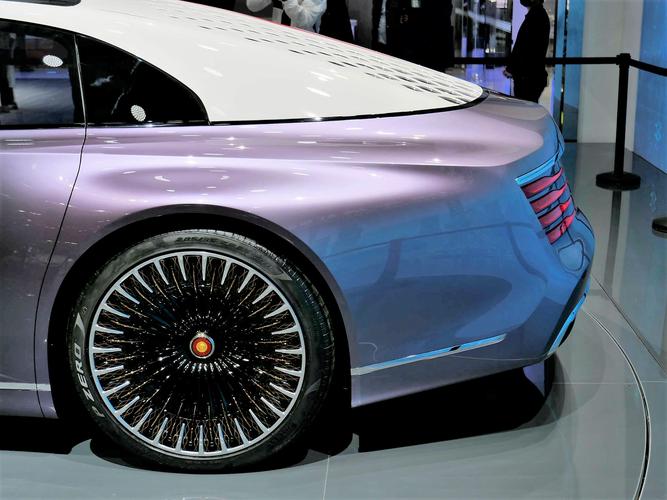 彰显中式豪华感 上海车展实拍红旗两款概念车