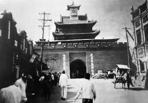 归化城北门明代始建历经383年后被拆除图