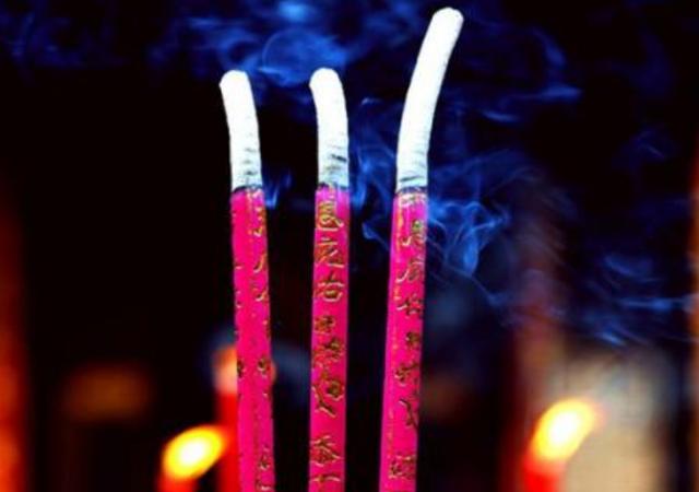 三根香代表什么?烧香为什么要烧三根?并非迷信,古人的