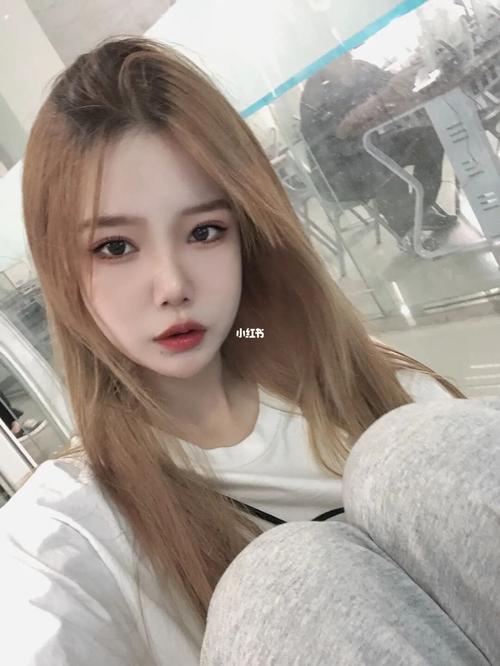 黄头发就是精神小妹?_发色_时尚_发型