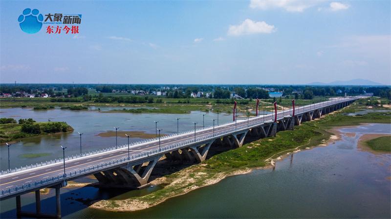 凤凰大桥是固始县城区东跨史河的第三通道,东联固城公路(003县道),西
