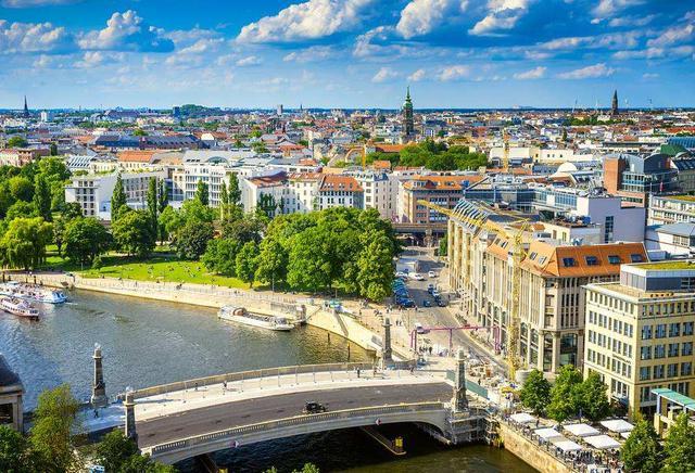 德国柏林运营10条地铁,332公里,历史上第5个开通地铁的城市