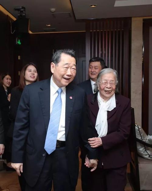 王健林马云都没有,这个泰国首富却受邀上城楼,资产达3百亿美元|谢国民