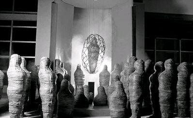 新婚夫妻蜜月游,妻子却在表演中失踪,多年后被发现成为"人蛹"