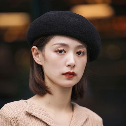 这个t b模特是我见过短发戴贝雷帽最好看的了!