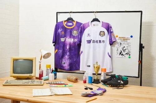 黑龙江冰城发布新赛季球衣:延续主紫客白,龙鳞在双肩与胸前