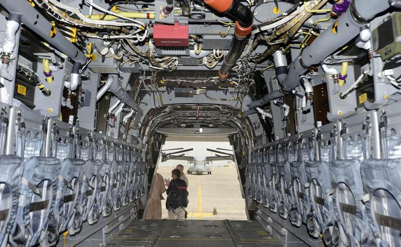 "鱼鹰"运输机机舱内部结构.