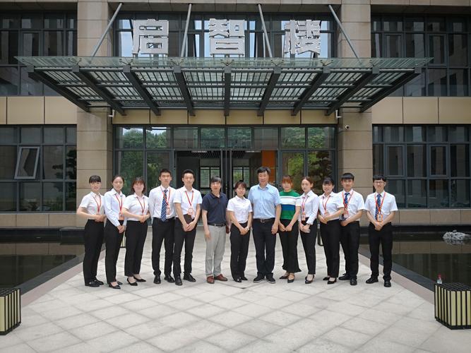 学院院长朱芝洲等一行前往杭州余杭泰隆学院走访并看望第一批订单班学