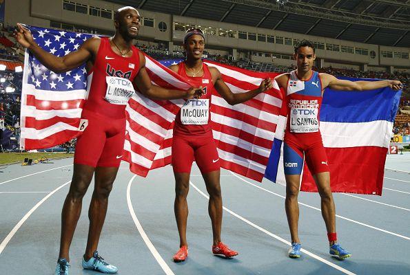 图文:世锦赛梅里特400米夺冠 三人庆祝