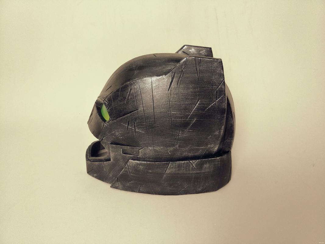 风之伊:手工制作可戴蝙蝠侠氪星战甲头盔展示