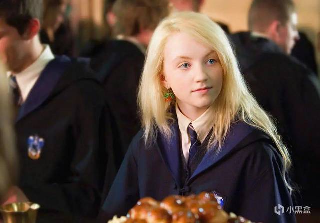 代表人物:卢娜·洛夫古德,秋·张 斯莱特林代表着水元素,其学院标志