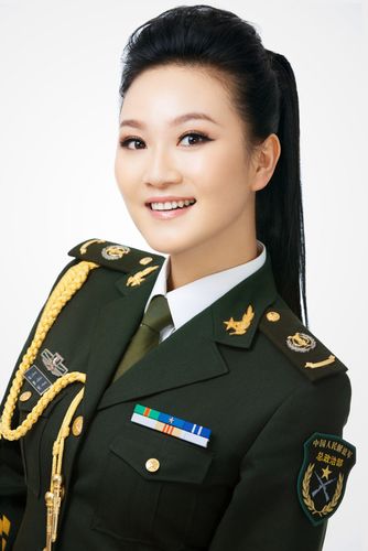 师从于女高音歌唱家万山红教授3.