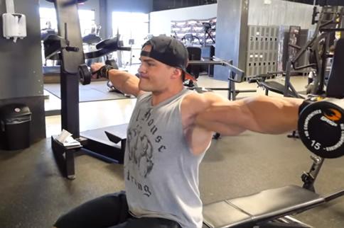 哑铃侧平举练胸肌吗哑铃侧平举怎么练