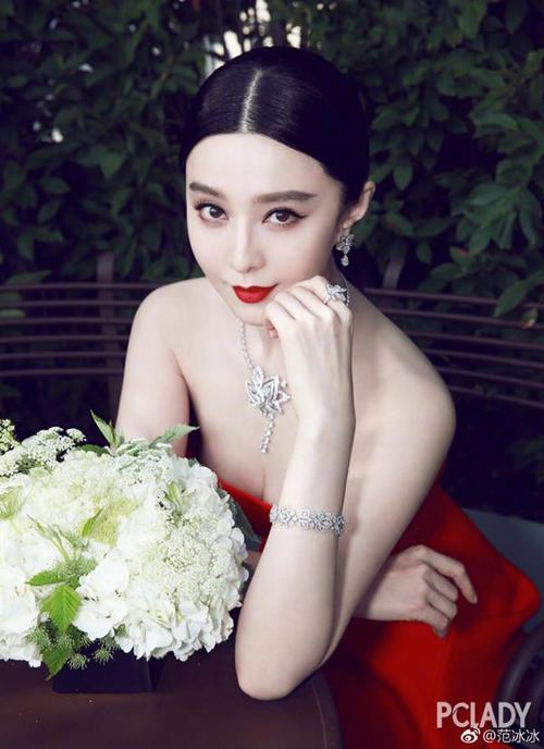 姨妈色口红咋涂才不会像中毒?先看范冰冰再说