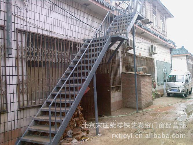 荣祥铁艺槽钢楼梯精抛光,精美豪华精度很高,精美漂亮