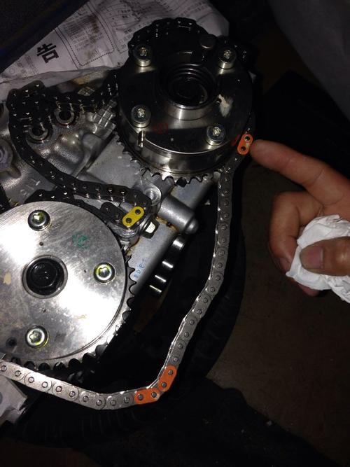 13款花冠1.6正时链条怎么对?链条里面有3个橙色的.1个