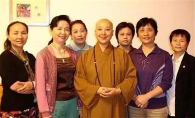 可惜后来她便皈依佛门,刚开始遭到了家人以及