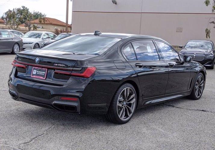 宝马7系,黑武士,非常运动的大型轿车,真心帅气