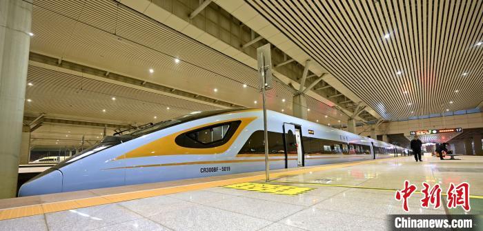 cr300bf型复兴号动车投运郑太高铁服务春运