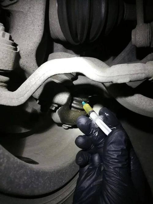 修车还是要懂点流体力学的!宝马x5转向异响维修案例