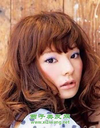 自来卷女生适合什么发型(8)