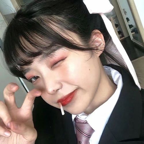 深沉网红长发女生头像