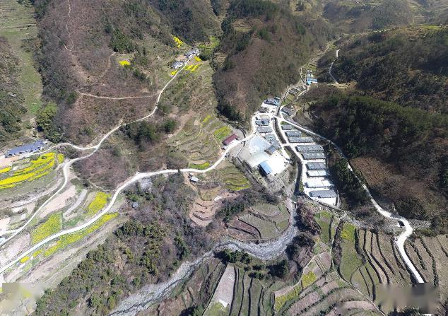 航拍平利县兴隆镇九龙池村风景秀丽让人向往