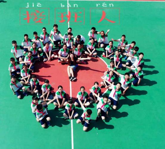 致我们童年的美好 ――育文六年级创意毕业照
