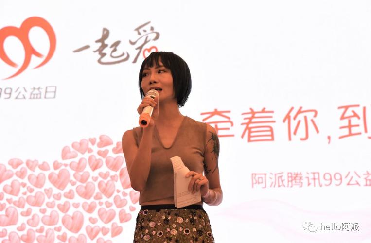 一站就是五六个小时 笑容从未僵硬 场面始终热烈 这就是余泳欣 交通