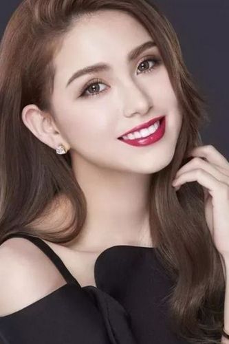 台湾影视演员模特 昆凌新媒体推广费:4万元/平台 【1】植入:单品4