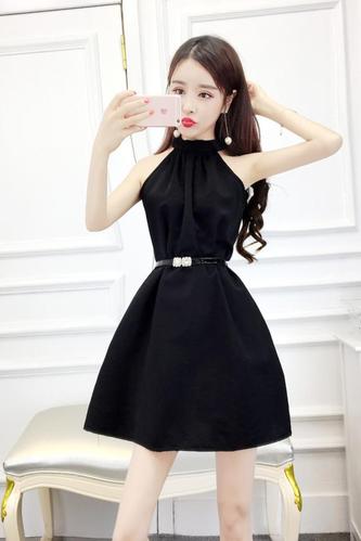 黑裙子连衣裙显瘦