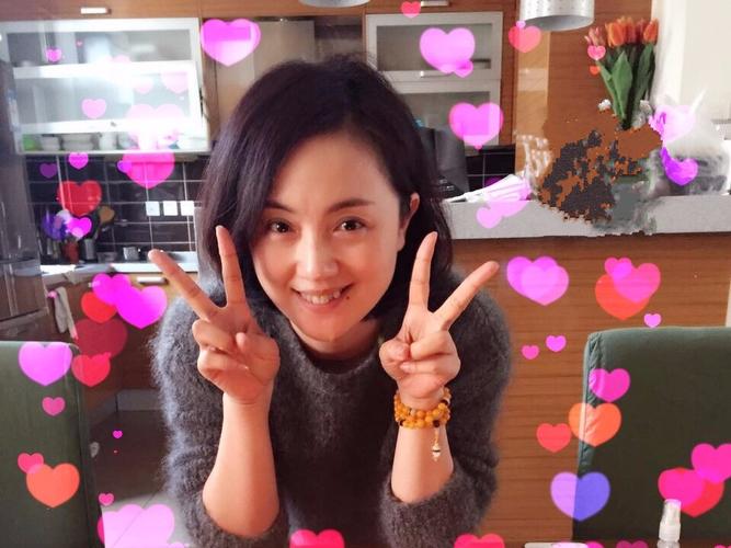 朱媛媛全家近照,素颜白皙气质温婉,拒与严苛老公再