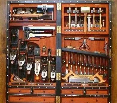 即使没有工具柜,如此简单的方式也可以将工具整
