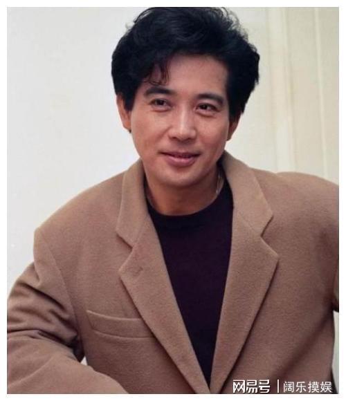 74岁秦汉近照爆出,风采依旧不减当年,林青霞也爱过他