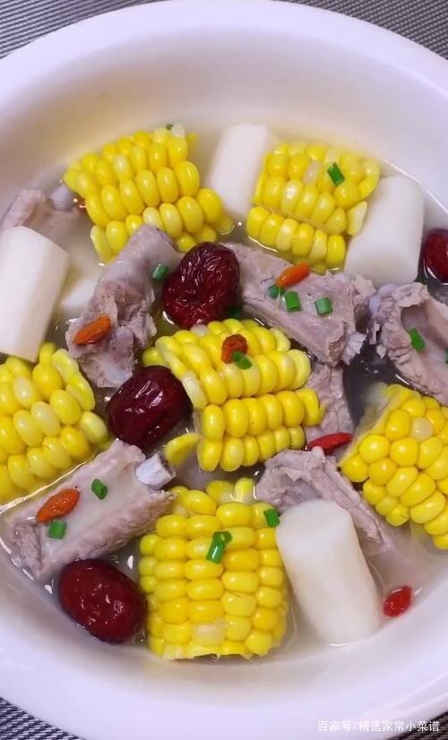 大厨教你玉米排骨汤的家常做法,步骤详细清晰,连喝两