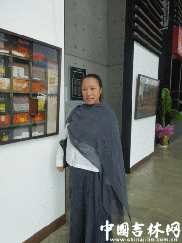 剪纸艺术家李宝凤