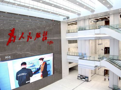 章丘区新政务服务大厅启用后成功办理第一笔业务