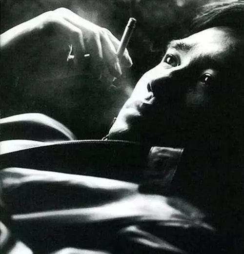 黑白光影中的梁朝伟