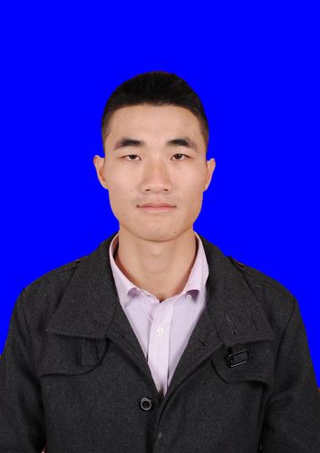 麻烦帮我把照片改成2寸彩照蓝色背景